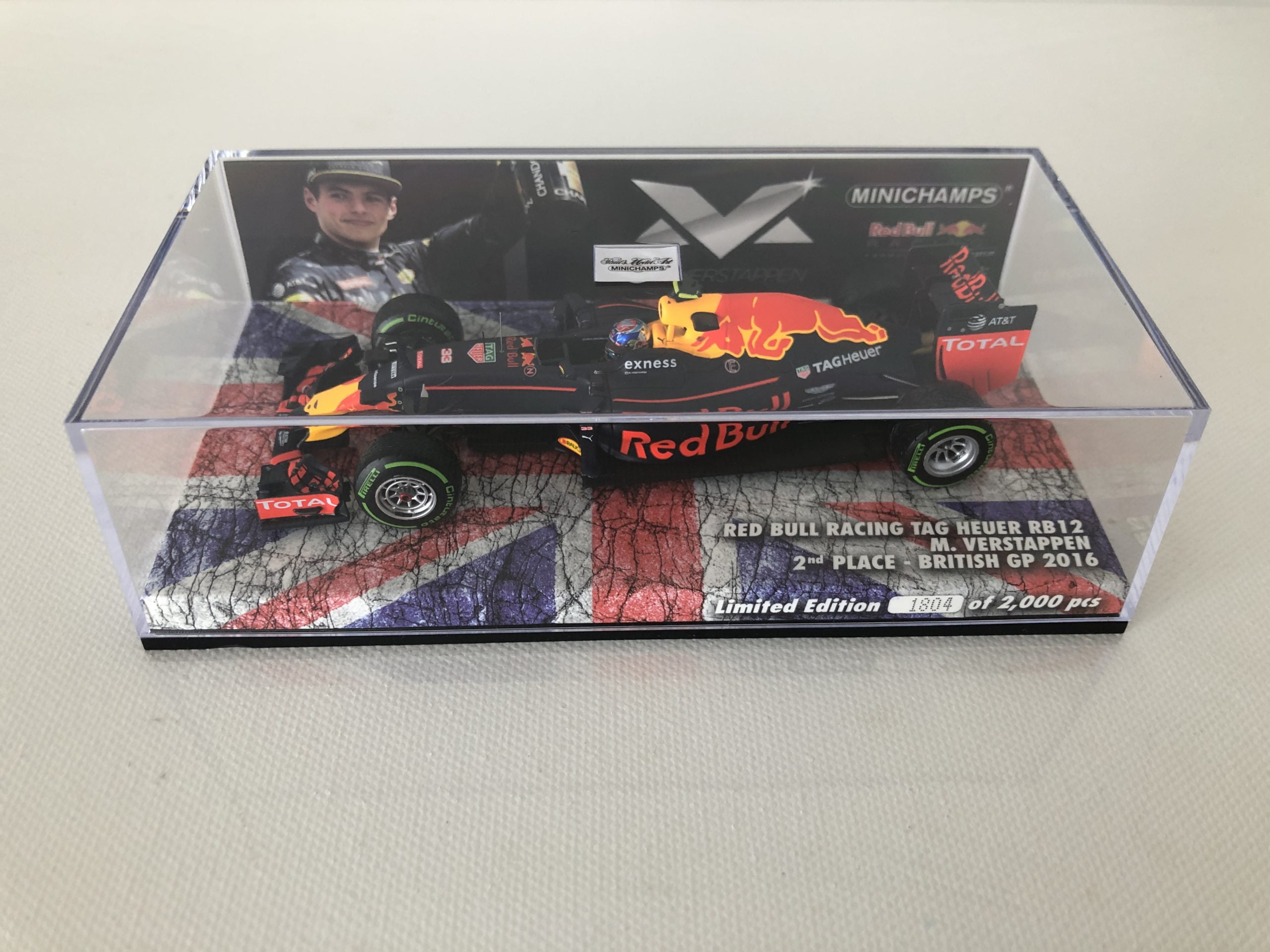 Spark 1/18 Scale 18S251 - Red Bull RB12 #3 D.Ricciardo