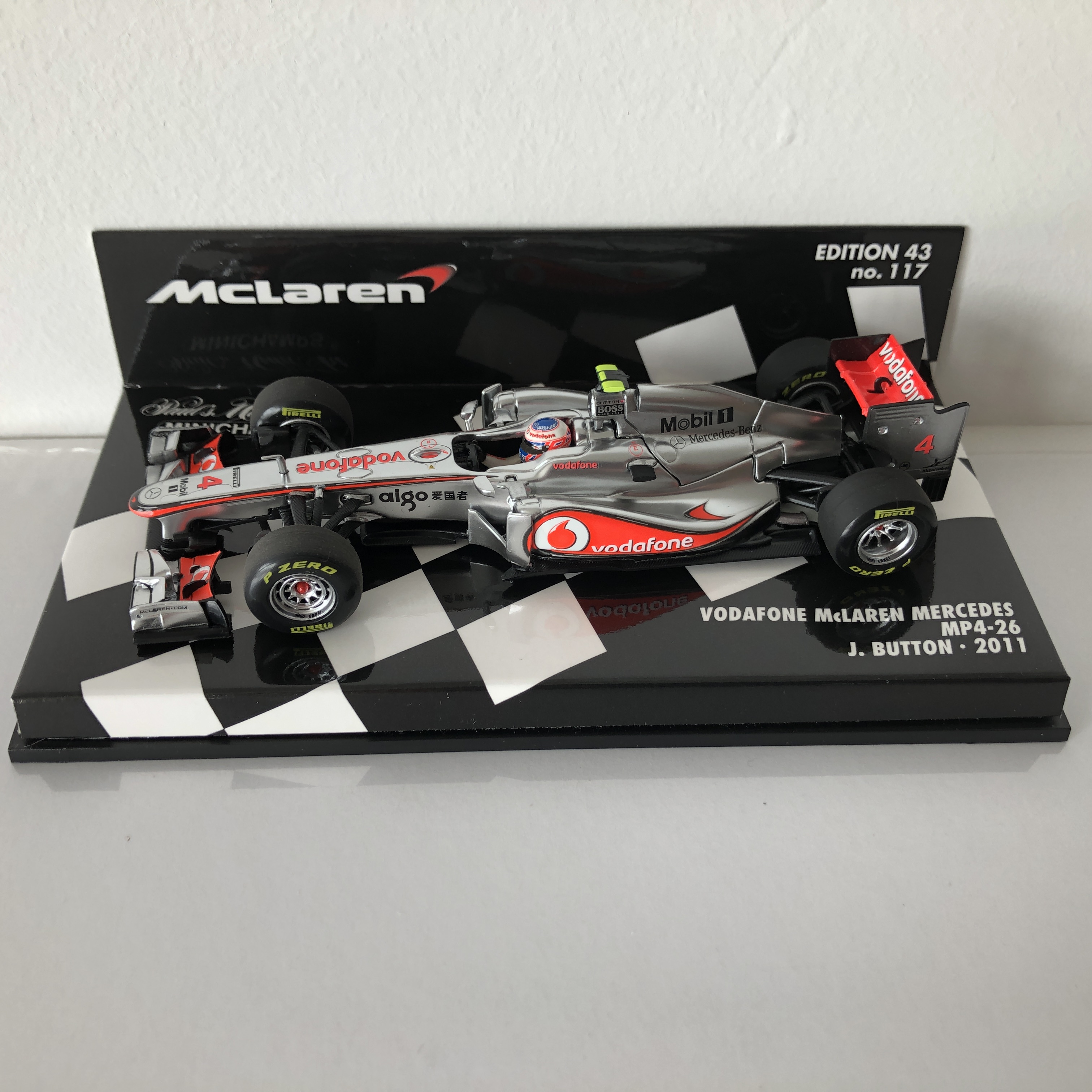 Minichamps 1:43 J. Button Vodafone McLaren Mercedes MP4-28 #5 Formula 1  2013 530134305 model car 530134305 4012138120082