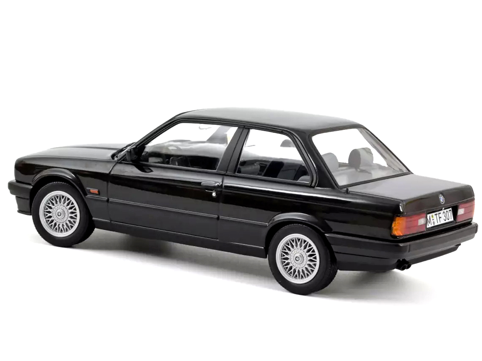 憧れの Metallic Black Diamond 325i BMW 1988 1/18 Car Model Diecast 自動車