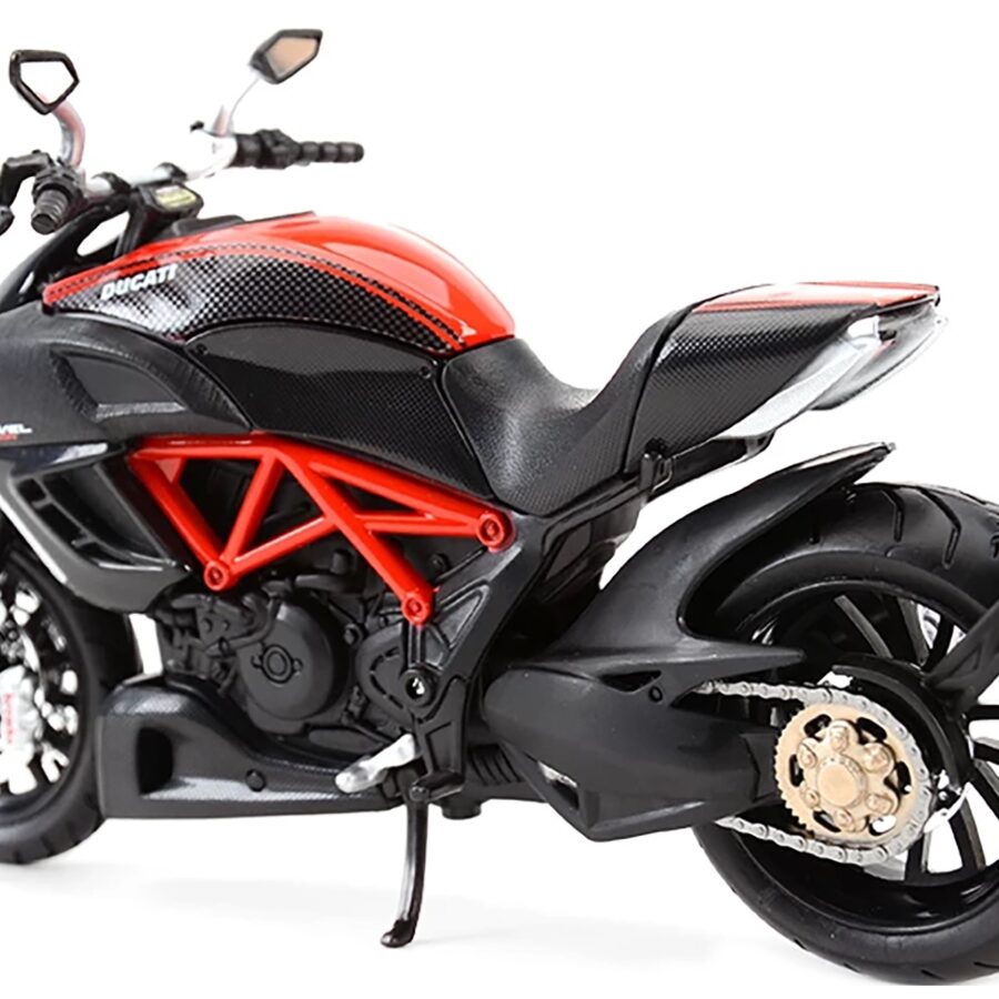 Ducati Diavel Red and Carbon 1/12 Diecast Motorcycle Model by Maisto Automotive