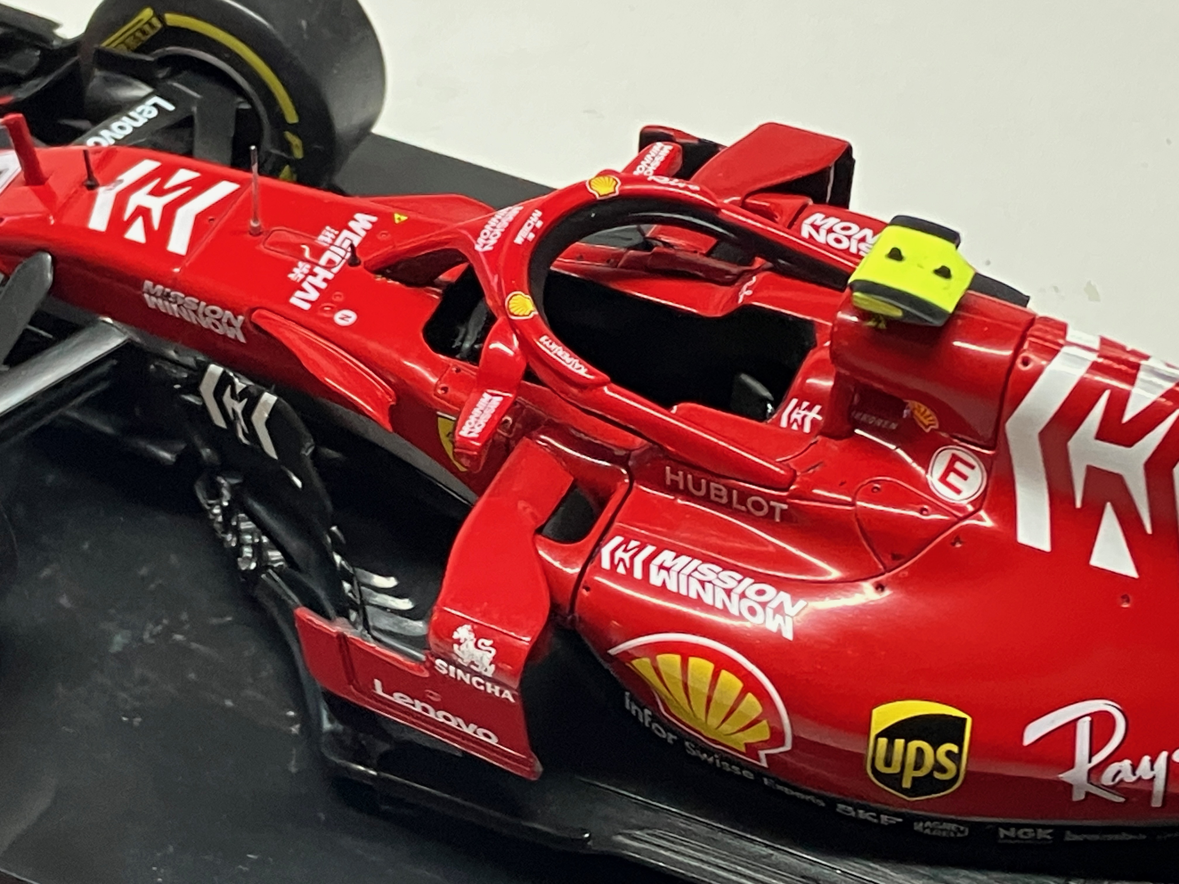 Kimi Räikkönen signed Ferrari SF71-H cased 1/24 | GPBox