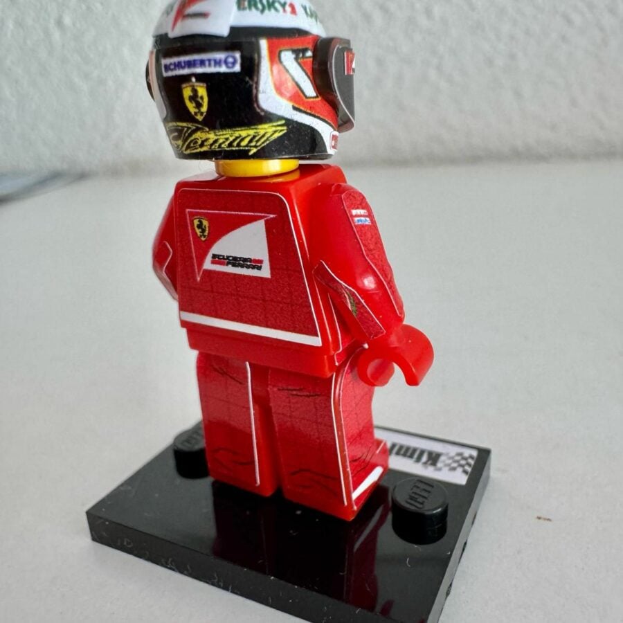 F1 Minifigure Kimi Raikkonen 2014 Ferrari formula 1 grand prix pilota driver minifigure from the Kimi Räikkönen store collection.