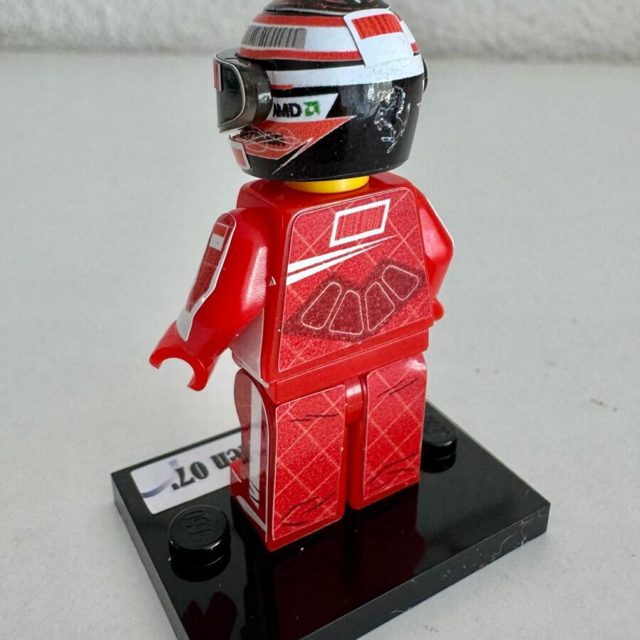 F1 Minifigure Kimi Raikkonen 2007 Ferrari formula 1 grand prix pilota driver minifigure from the McLaren F1 Memorabilia store collection.