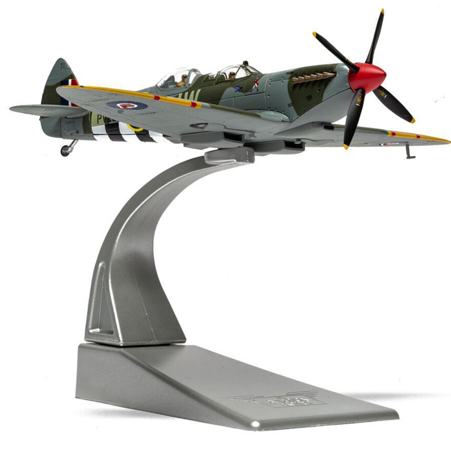 Supermarine Spitfire T.9 Aircraft "PV202 Aerial Collective at Duxford Airfield" British Royal Air Force "The Aviation Archive" Series 1/72 Diecast Model by Corgi Automotive