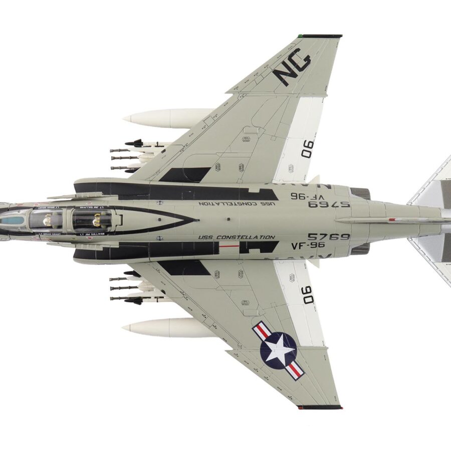 McDonnell Douglas F-4J Phantom II Fighter-Bomber Aircraft "Showtime 106 155769 VF-96 Fighting Falcons USS Constellation" (1972) United States Navy "Air Power Series" 1/72 Diecast Model by Hobby Master Automotive
