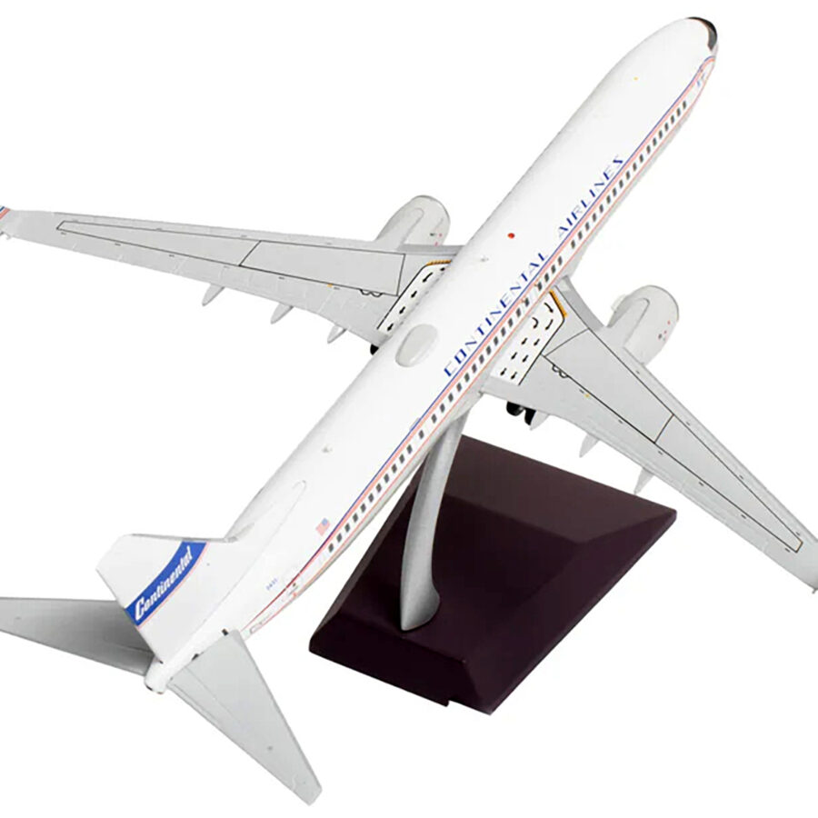 Boeing 737-900ER Commercial Aircraft "Continental Airlines - United Airlines" (N75435) White with Red and Blue Stripes "Gemini 200" Series 1/200 Diecast Model Airplane by GeminiJets Automotive