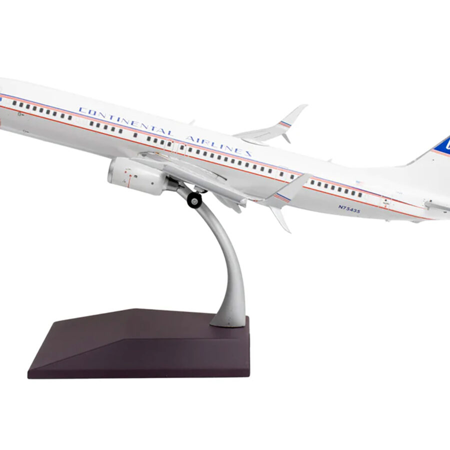 Boeing 737-900ER Commercial Aircraft with Flaps Down "Continental Airlines - United Airlines" (N75435) White with Red and Blue Stripes "Gemini 200" Series 1/200 Diecast Model Airplane by GeminiJets Automotive