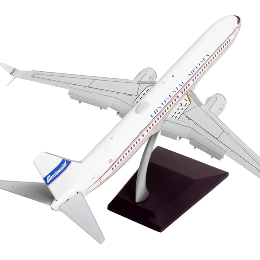 Boeing 737-900ER Commercial Aircraft with Flaps Down "Continental Airlines - United Airlines" (N75435) White with Red and Blue Stripes "Gemini 200" Series 1/200 Diecast Model Airplane by GeminiJets Automotive