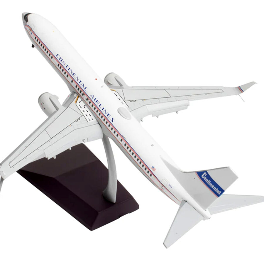 Boeing 737-900ER Commercial Aircraft with Flaps Down "Continental Airlines - United Airlines" (N75435) White with Red and Blue Stripes "Gemini 200" Series 1/200 Diecast Model Airplane by GeminiJets Automotive