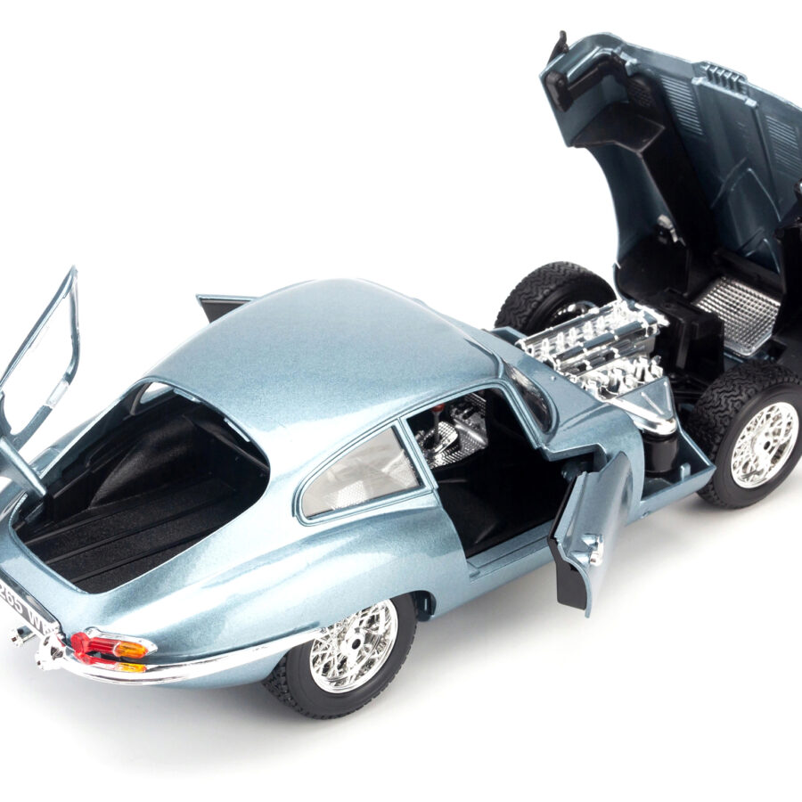 1961 Jaguar E Type Coupe Blue Metallic 1/18 Diecast Model Car by Bburago Automotive