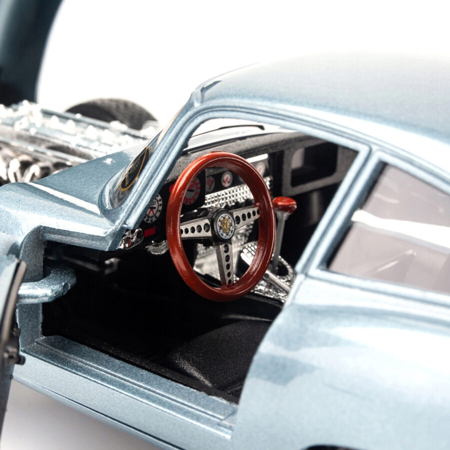 1961 Jaguar E Type Coupe Blue Metallic 1/18 Diecast Model Car by Bburago Automotive